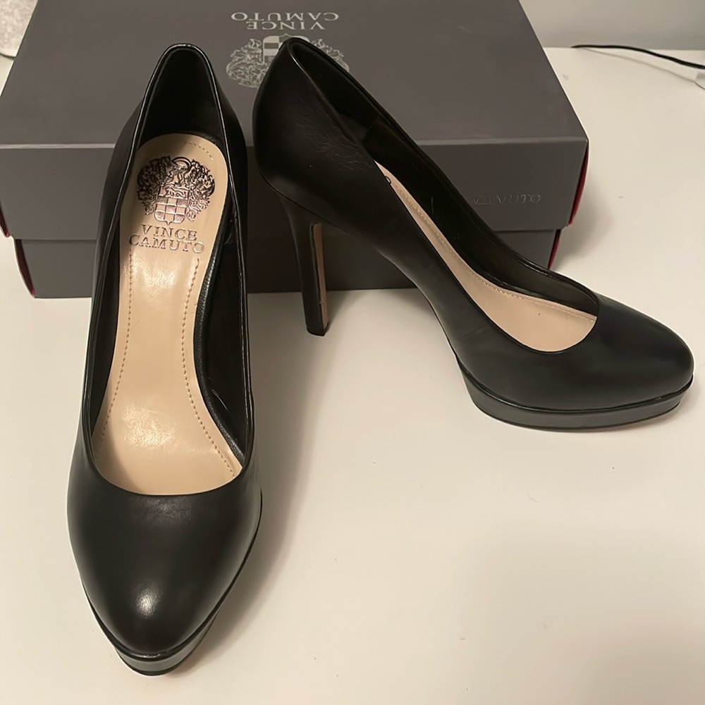 Vince Camuto platform heel size 8 1/2”